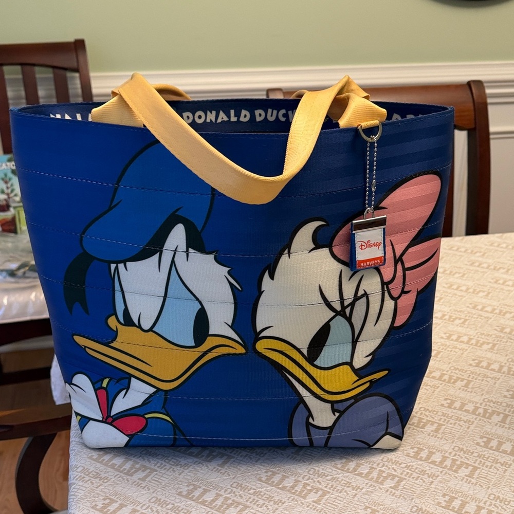 Harveys Seatbelt Donald Duck Wanderer bag💙PRICE FIRM